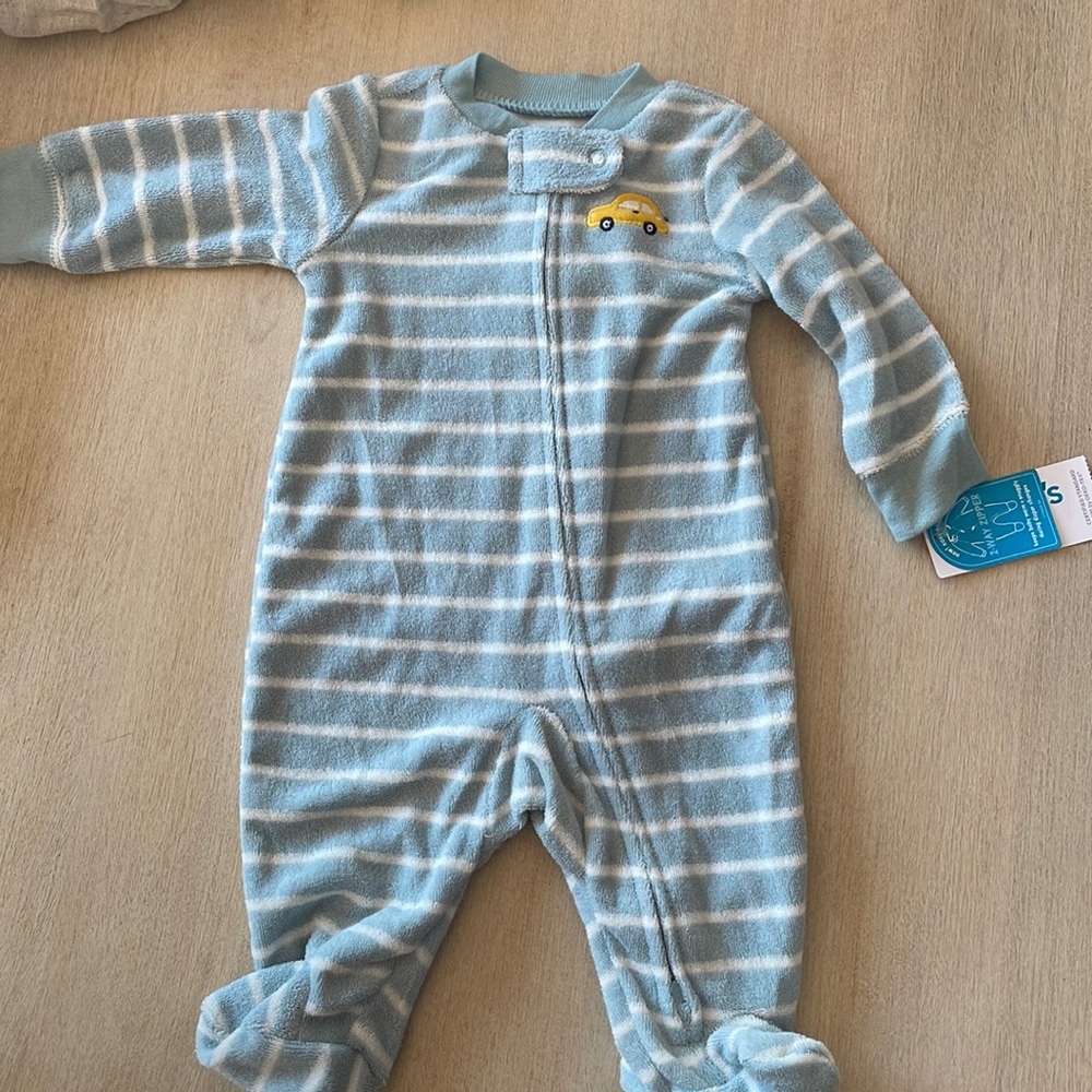 NWT Carter’s fleece footie 3month